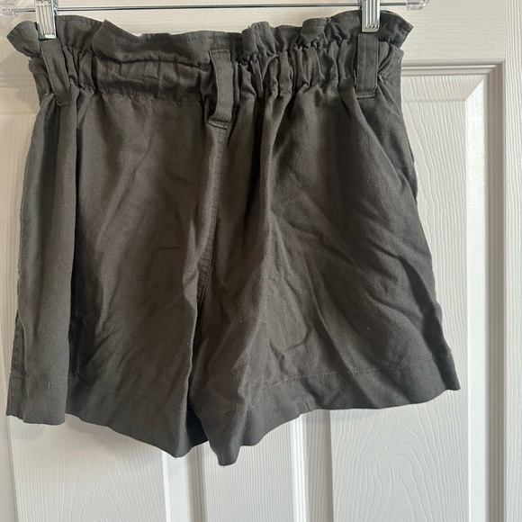 one 5 one Women's High-Waisted Khaki Shorts - Picture 7 of 7